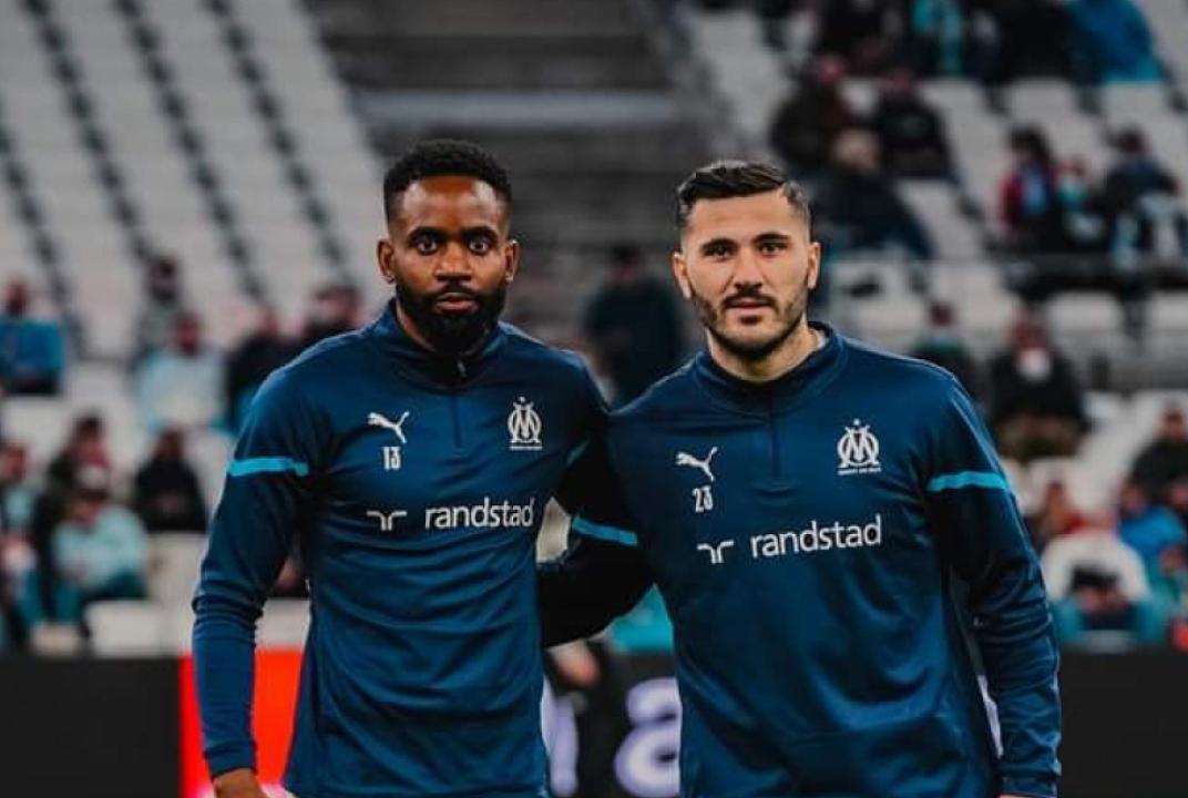 Cédric Bakambu et son coéquipier de l'OM, Sead Kolasinaç, lors de l'échauffement d'avant-match.