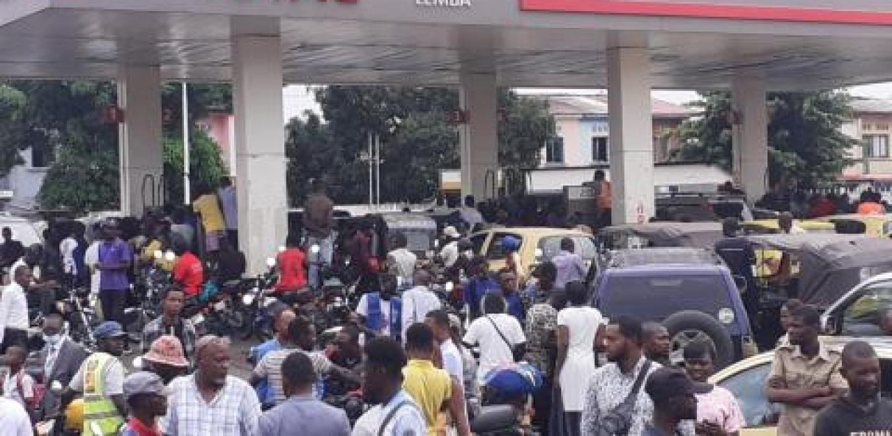 Pénurie de carburant dans une station-service à Kinshasa.