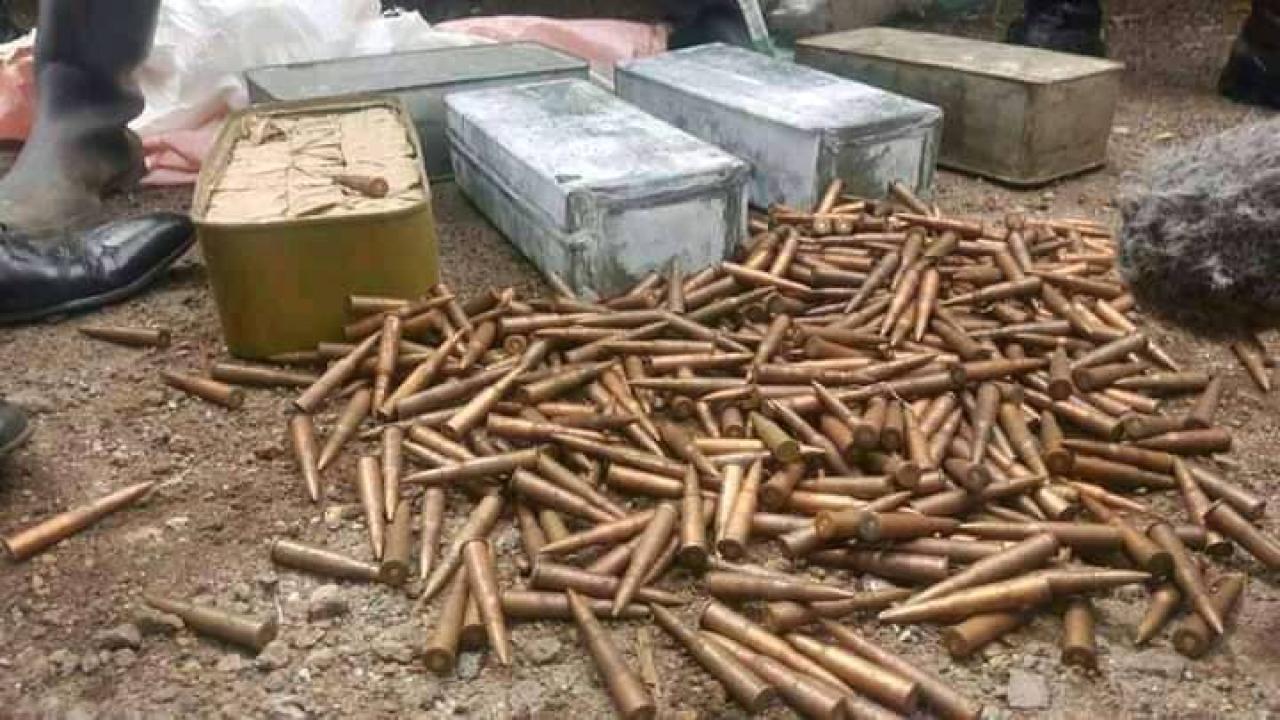 Photo d'illustration : caissettes à munitions saisies par les forces de l'ordre lors d'une opération de coup d'arrêt d'un véhicule suspecté au départ sur la route Goma-Masisi