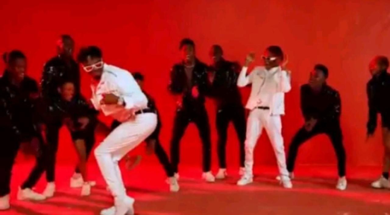 L'extrait de "Yo Pe remix" chantée par Innoss'b et Diamond Platnumz.