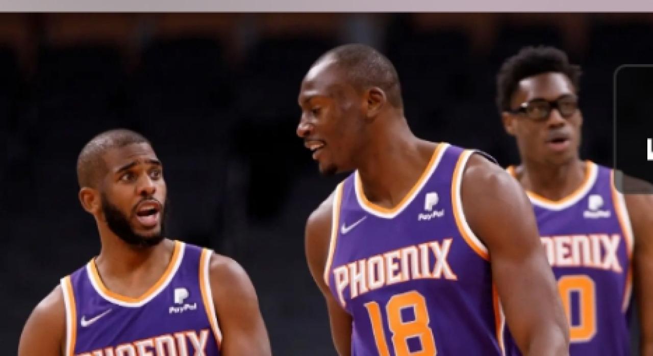 Chris Paul et Bismack Biyombo, lors d'une rencontre de Phoenix Suns.