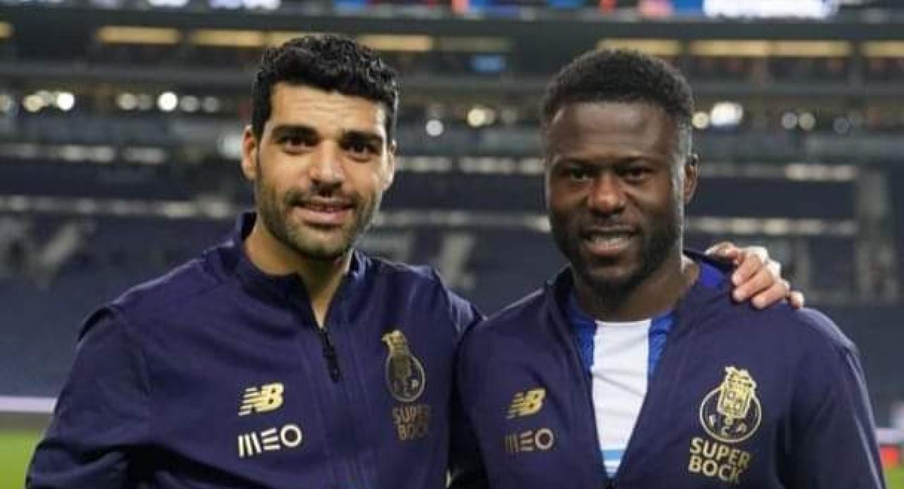 Chancel Mbemba et son coéquipier du FC Porto, Taremi (élu l'homme du match par Liganos).