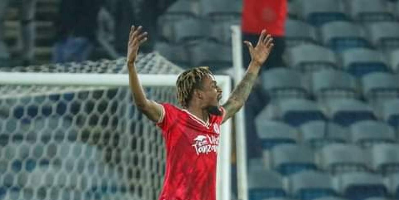 Henock Inonga Baka, lors du quart de finale retour de la Coupe de la CAF opposant Orlando Pirates au Simba SC à Johannesburg.