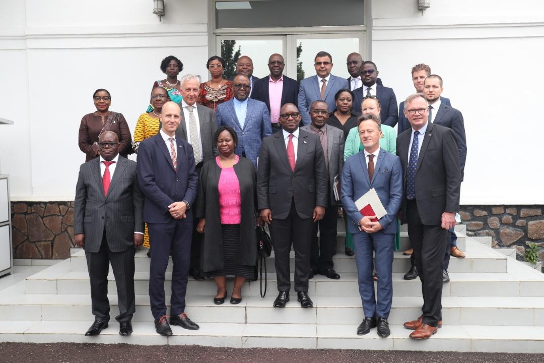Le Premier ministre Sama Lukonde au milieu des partenaires au P-DDRCS