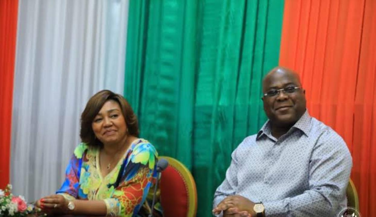 Le président Félix Tshisekedi et son épouse Denis Nyakeru lors d'une rencontre avec la communauté congolaise vivant à Abidjan