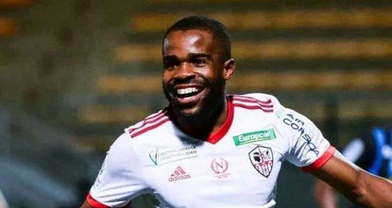 Gédéon Kalulu en pleine célébration sous les couleurs d'Ajaccio.