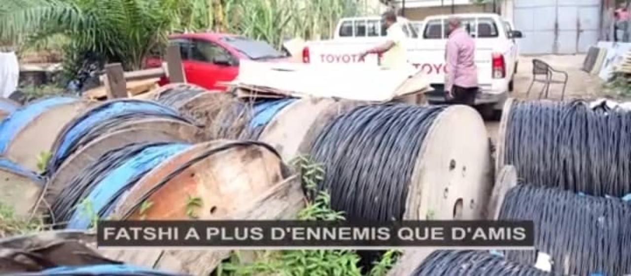 Le député national Auguy Kalonji sur le site où sont logés les matériels devant électrifier 30.000 ménages de Kinshasa