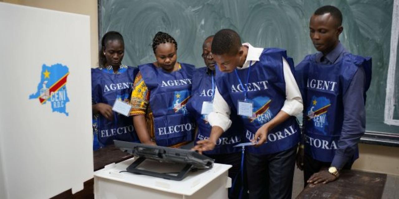 Les agents électoraux expérimentent la machine à voter [Photo d'illustration]