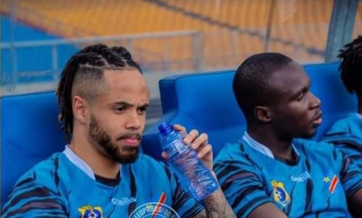 Théo Bongonda et Chadrac Akolo, lors d'une séance d'entraînement de l'équipe nationale des Léopards au stade des martyrs.