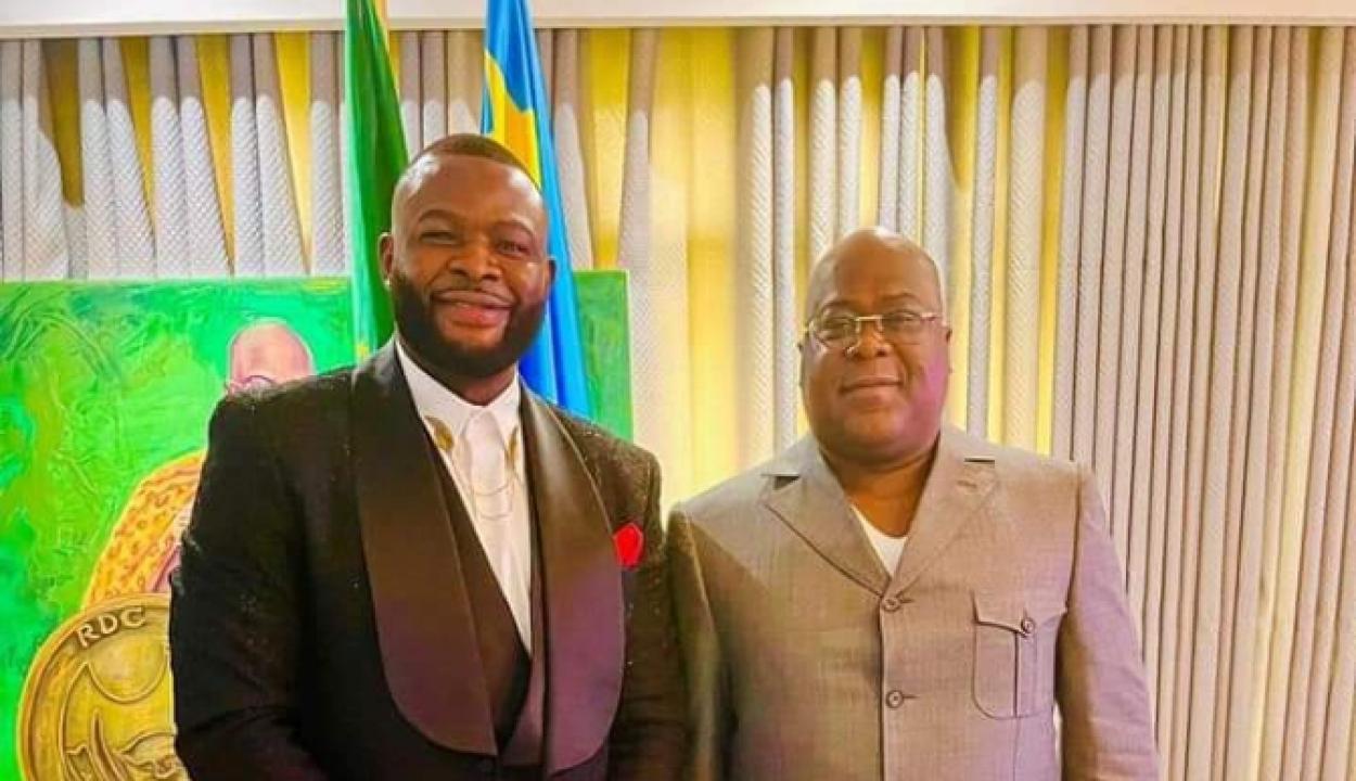 Le boxeur Martin Bakole et Chef de l'État Félix-Antoine Tshisekedi à la cité de l'OUA.