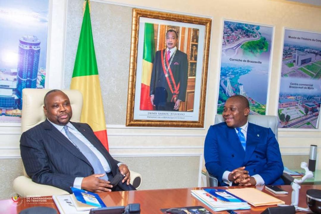 De gauche à droite, Jacques Bouya, ministre de l'Aménagement du Territoire du Congo-Brazza et Guy Loando Mboyo, ministre d'État en charge de l'Aménagement du Territoire de la RDC