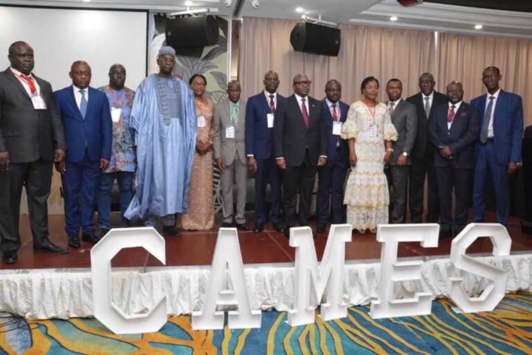 Photo de famille prise à l'ouverture de la 39e session du conseil des Ministres du CAMES, jeudi 26 mai
