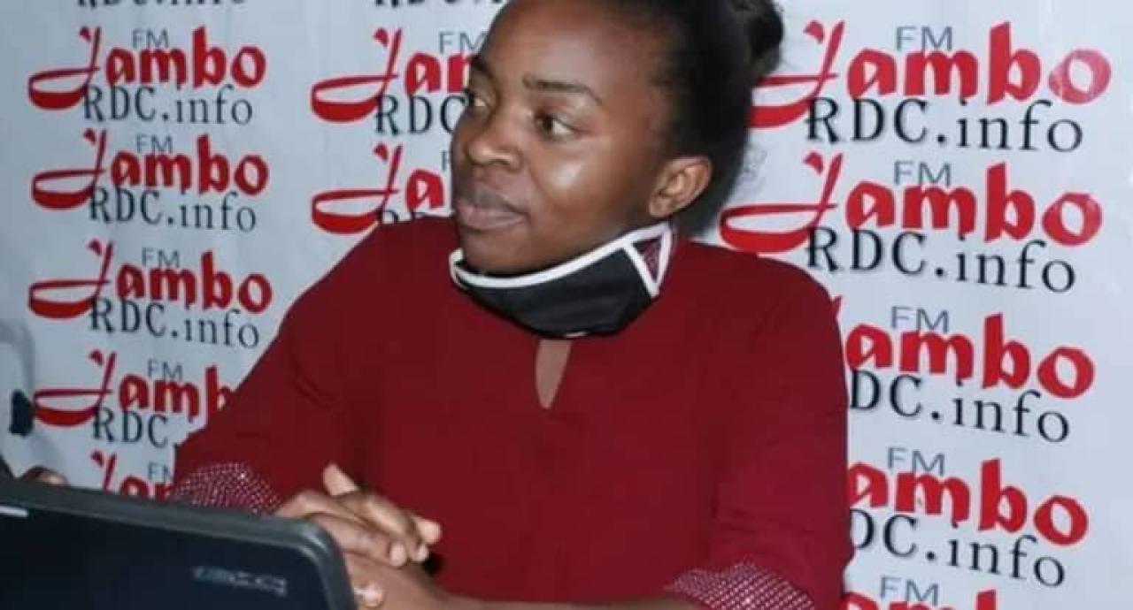 Esther Kanga, journaliste à la Radio Jambo FM