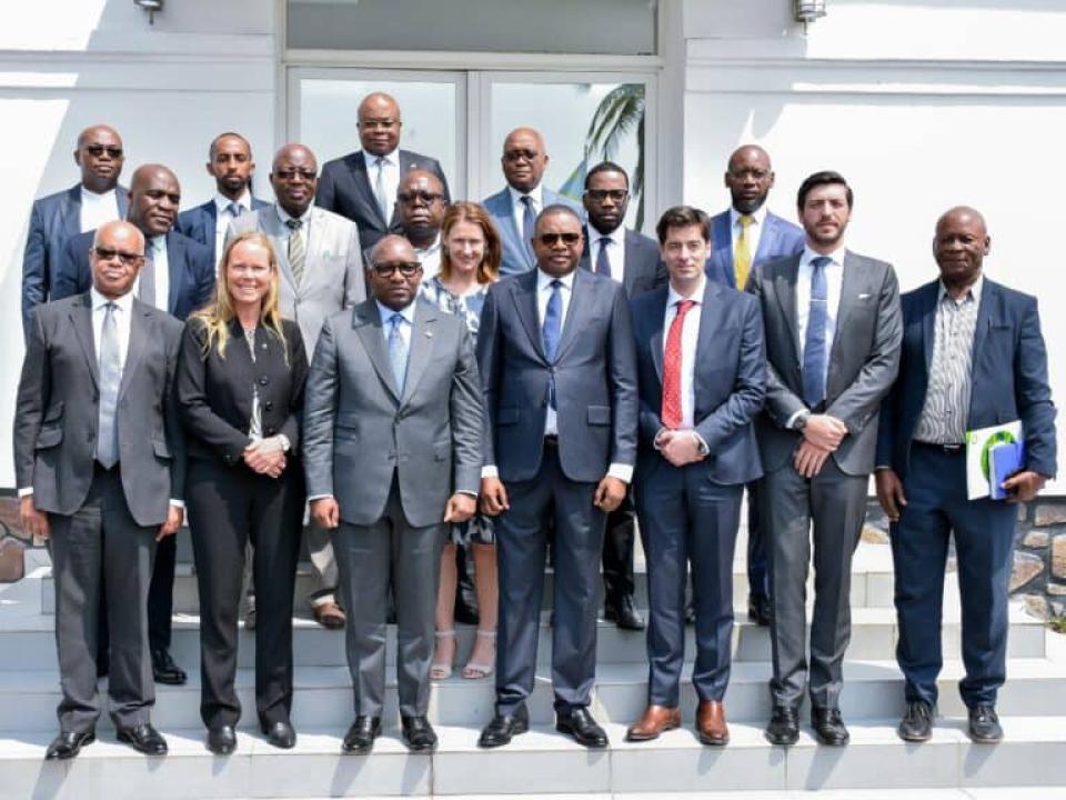 Le Premier ministre Sama Lukonde et la délégation du groupe australien FFI après l'audience, lundi 30 mai à Kinshasa