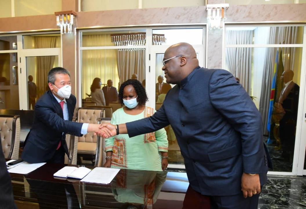 Le président Félix Tshisekedi et l'envoyé spécial de l'ONU pour la région des grands lacs Huang Xia accompagné de Mme Bintou Keita, cheffe de la MONUSCO