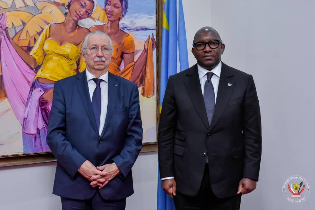De gauche à droite, le ministre d'État belge André Flahaut et le premier ministre Sama Lukonde
