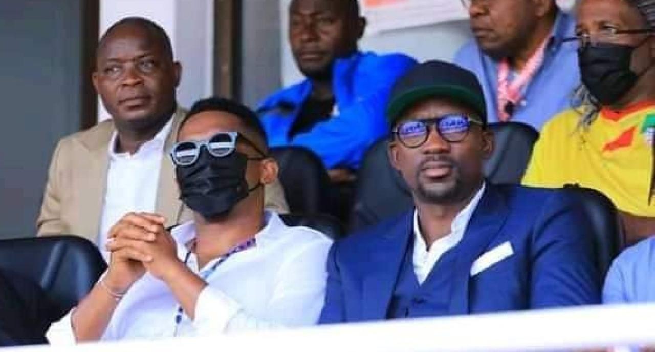 Shabani Nonda et Samuel Eto'o lors du match RDC-Bénin disputé au stade des martyrs de Kinshasa.