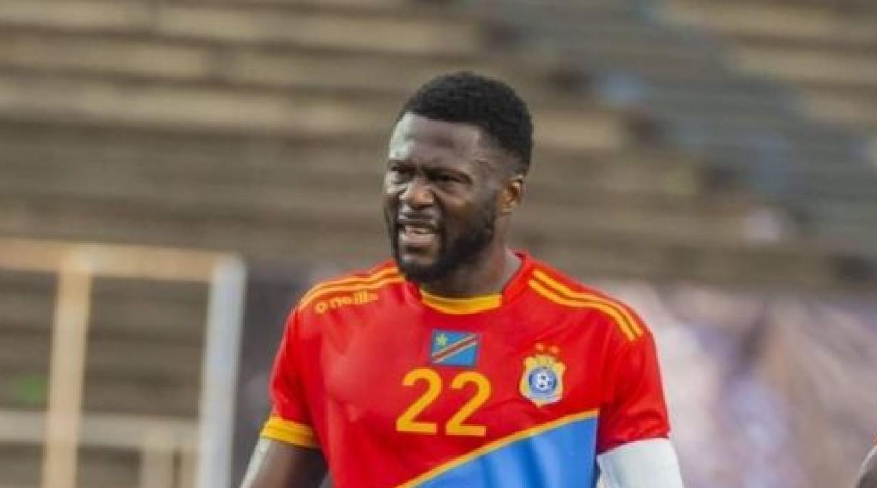 Chancel Mbemba, lors d'une rencontre de l'équipe nationale de la RDC disputée au stade des martyrs de Kinshasa.