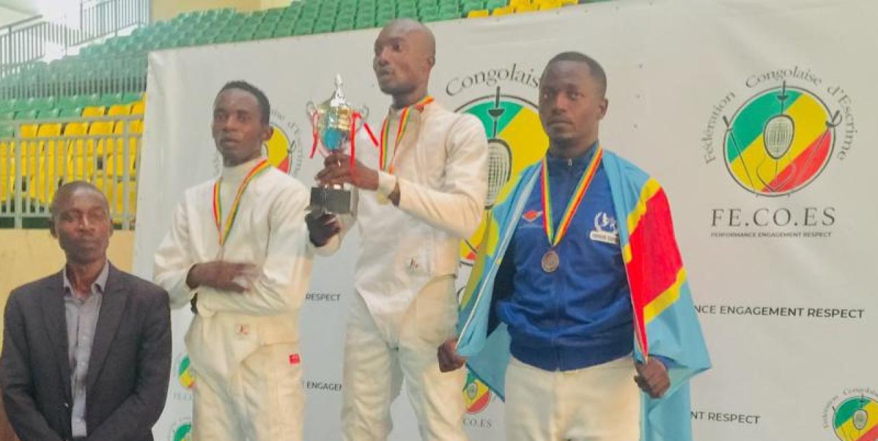 Le médaillé bronze congolais, Djodjo Ntoto et d'autres escrimeurs africans, au tournoi Albert Kaya, à Brazzaville.