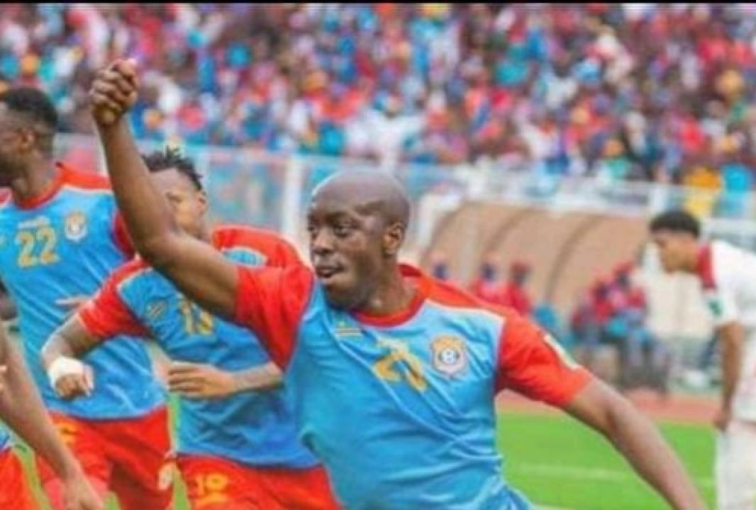 Yoane Wissa et ses coéquipiers de la sélection de la RDC, en pleine célébration d'un but, lors du barrage aller du mondial 2022 disputé face au Maroc à Kinshasa.