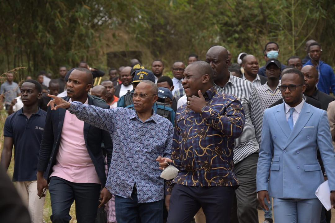 Guy Loando Mboyo inspecte les sites érosifs de l'Unikin