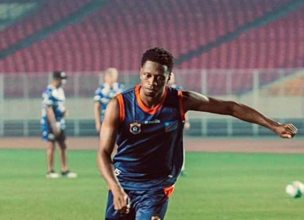 Jonathan Okita, lors d'une séance d'entraînement de l'équipe nationale de la RDC, au stade des martyrs de Kinshasa.