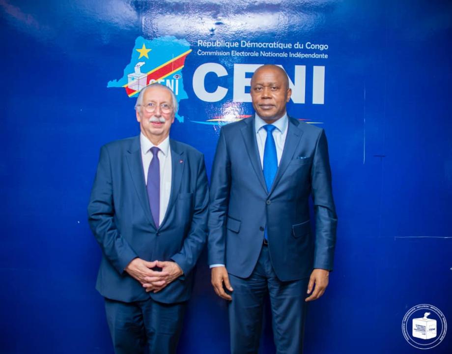 De gauche à droite, André Flahaut, ministre d'État du gouvernement fédéral belge et le président de la CENI, Denis Kadima