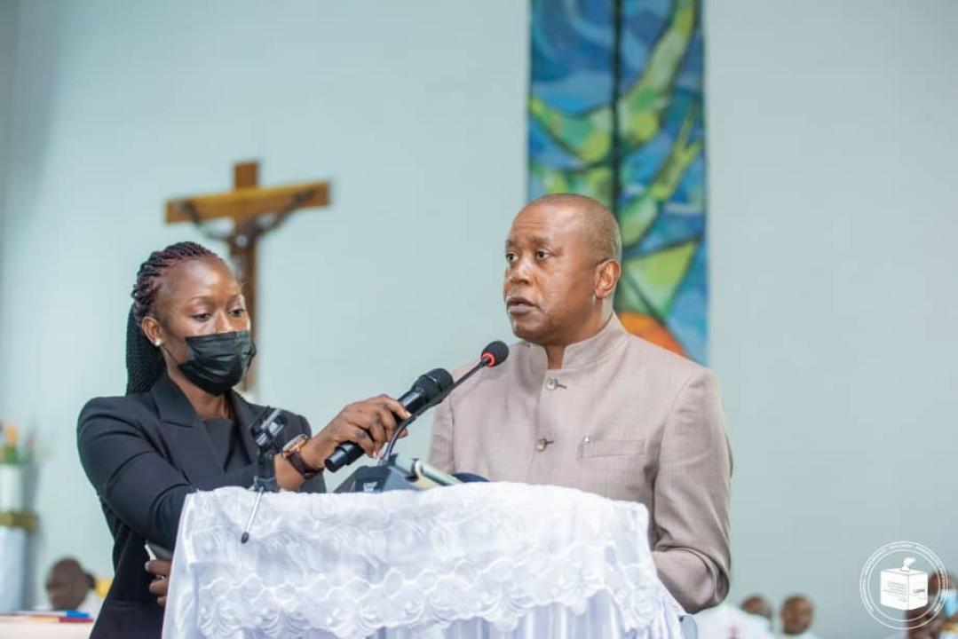 Le président de la CENI Denis Kadima lors de la messe en mémoire du premier président de la centrale électorale Mr l'abbé Apollinaire Malumalu
