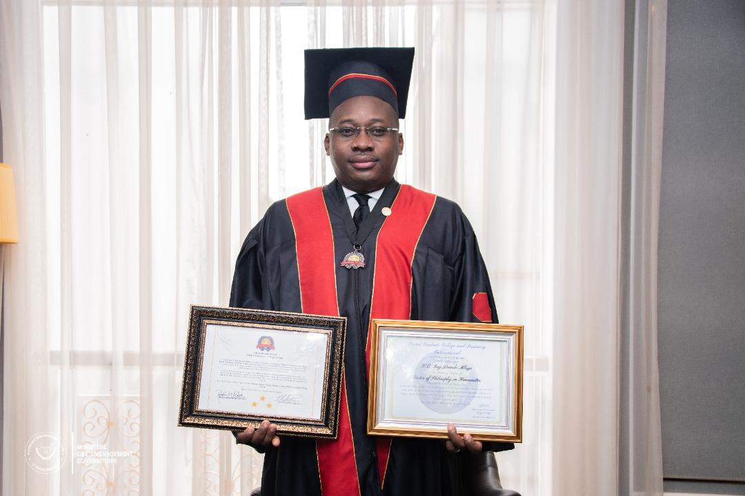 Le ministre d'État chargé de l'aménagement du territoire, Guy Loando Mboyo admis au rang de Docteur Honoris Causa