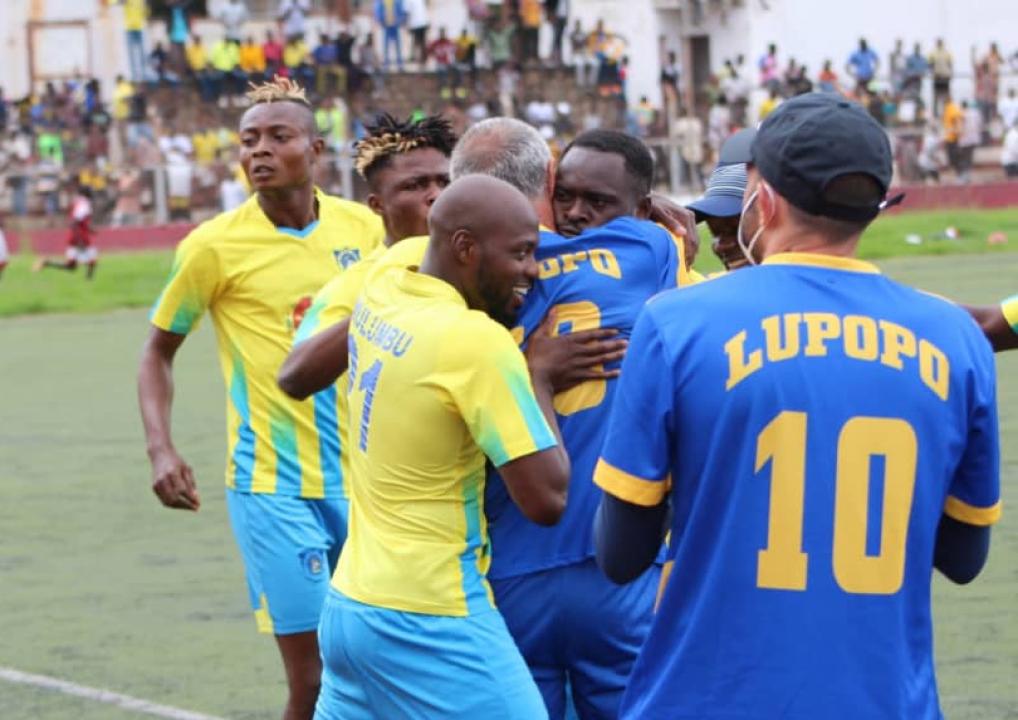 Les joueurs du FC Saint Eloi Lupopo