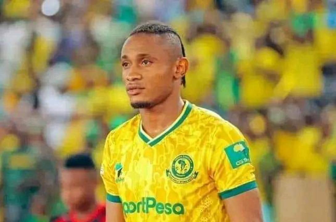 Yannick Bangala sous les couleurs de Young Africans.