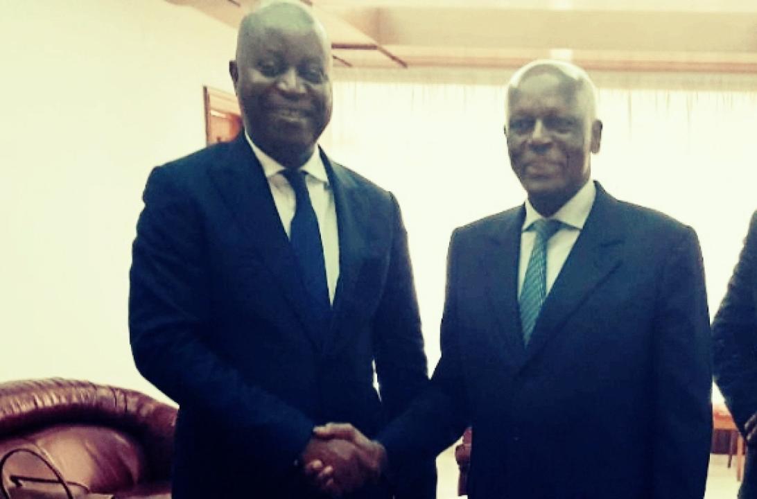 Adolphe Muzito avec José Edouardo Dos Santos(+), lors de la tenue des journées des nationalistes, il a été entouré de Lugi Gizenga(+) et l'ancien Secrétaire général du MPLA Dino Matros au siège du MPLA. Luanda, Février 2018.