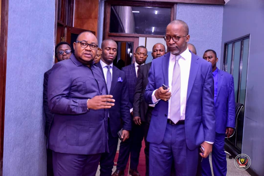 Le premier vice-président du sénat, Eddy Mundela et le ministre de l'intégration régionale et de la francophonie Didier Manzenga à l'issue de l'échange sur les préparatifs de la 42e session ordinaire de la SADC à Kinshasa