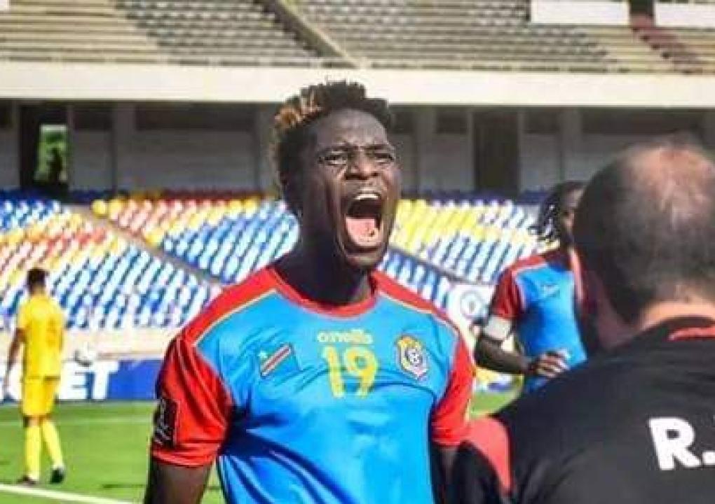 Ben Malango en pleine célébration de son but face au Bénin, lors des éliminatoires du mondial 2022.