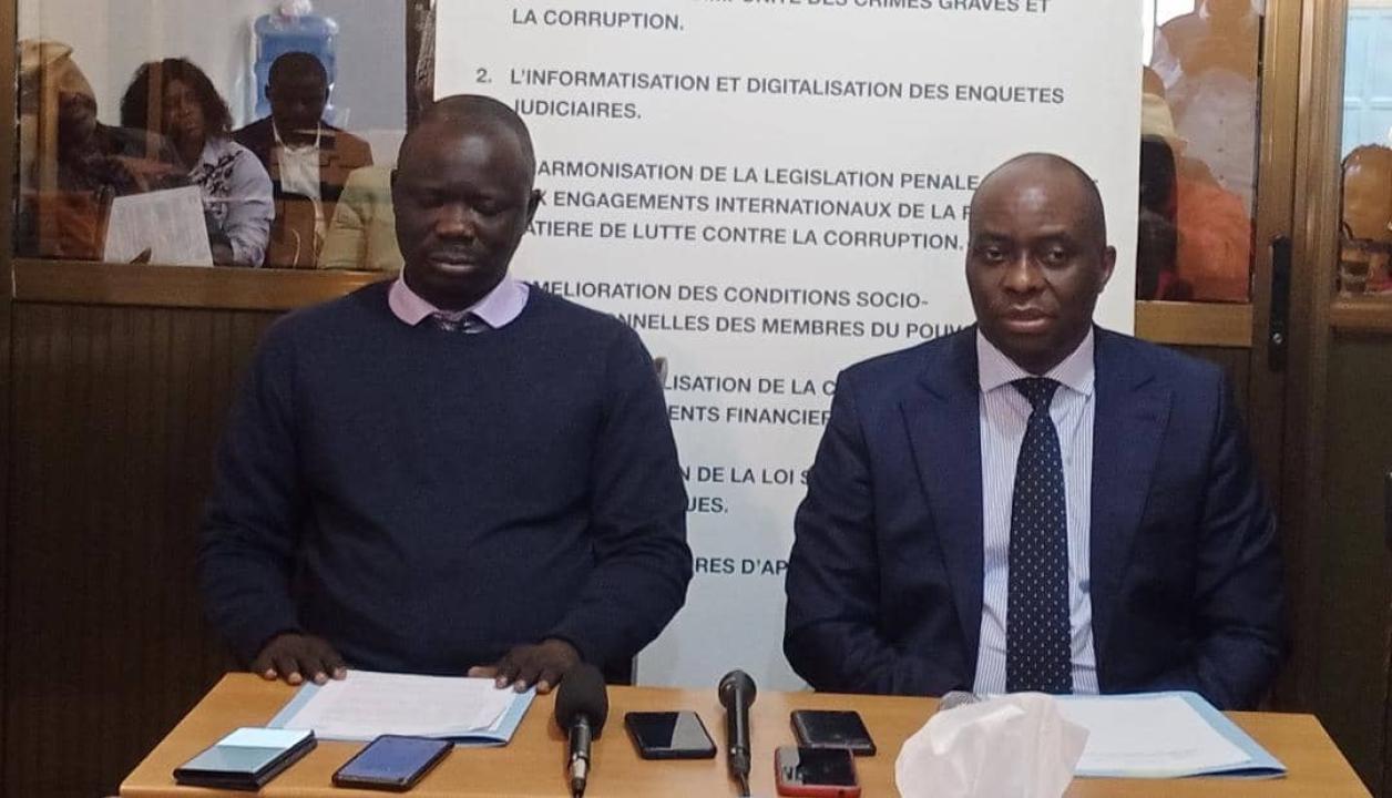 De gauche à droite, le président syndical de la SCTP SA Armand Osase et le coordonnateur de l'ACAJ Me Georges Kapiamba