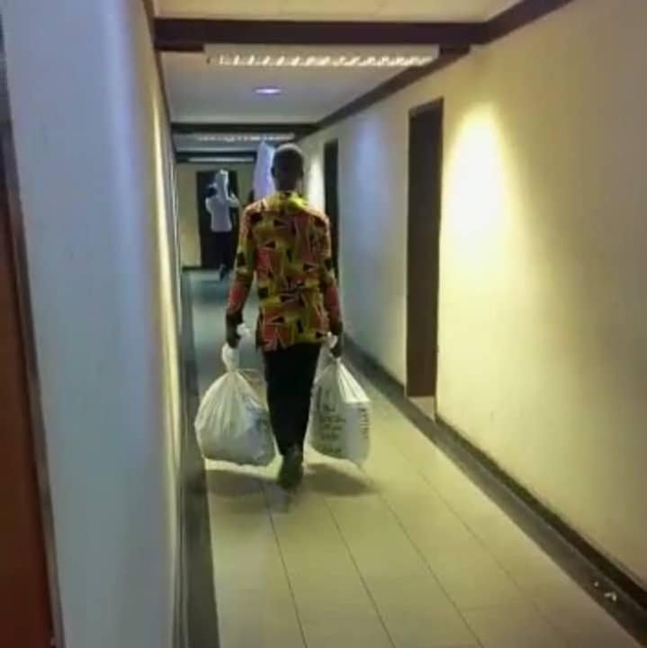 Capture de la vidéo “infox” balancée sur les réseaux sociaux par un caissier de la RTNC2