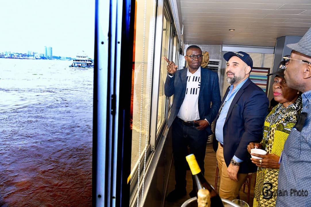 Le ministre congolais de l'industrie expliquant les membres de la SADC la Zone Économique Spéciale de Maluku