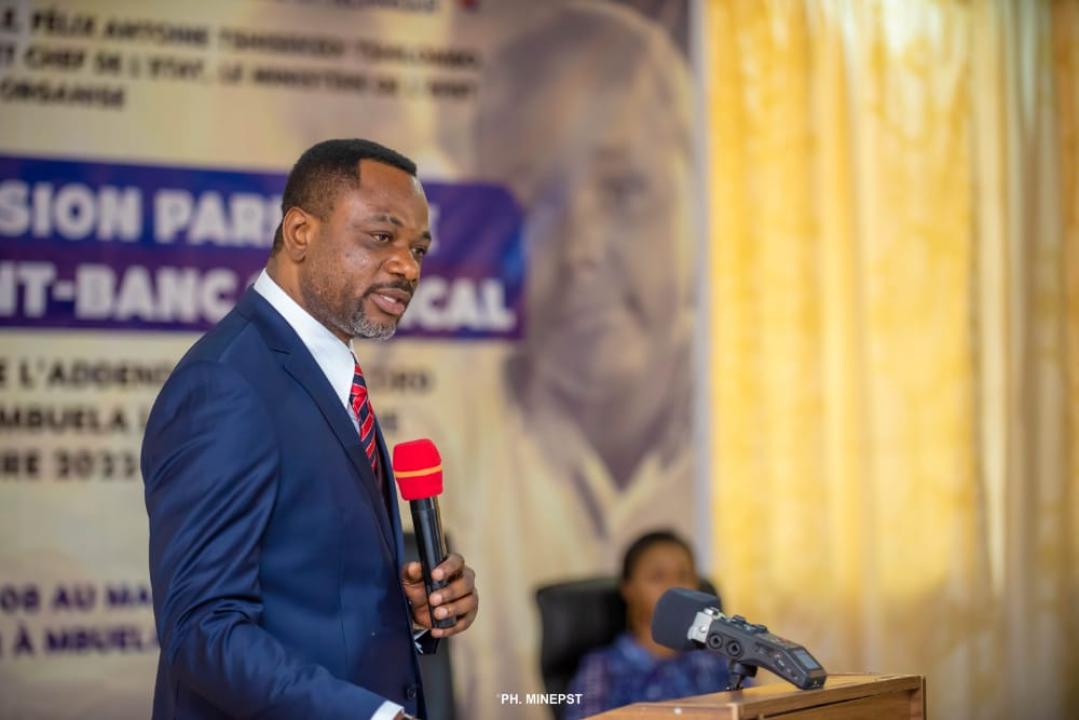 Le ministre de l'EPST lors du lancement des travaux de commission paritaire Gouvernement- Banc syndical de l'EPST à Kisantu