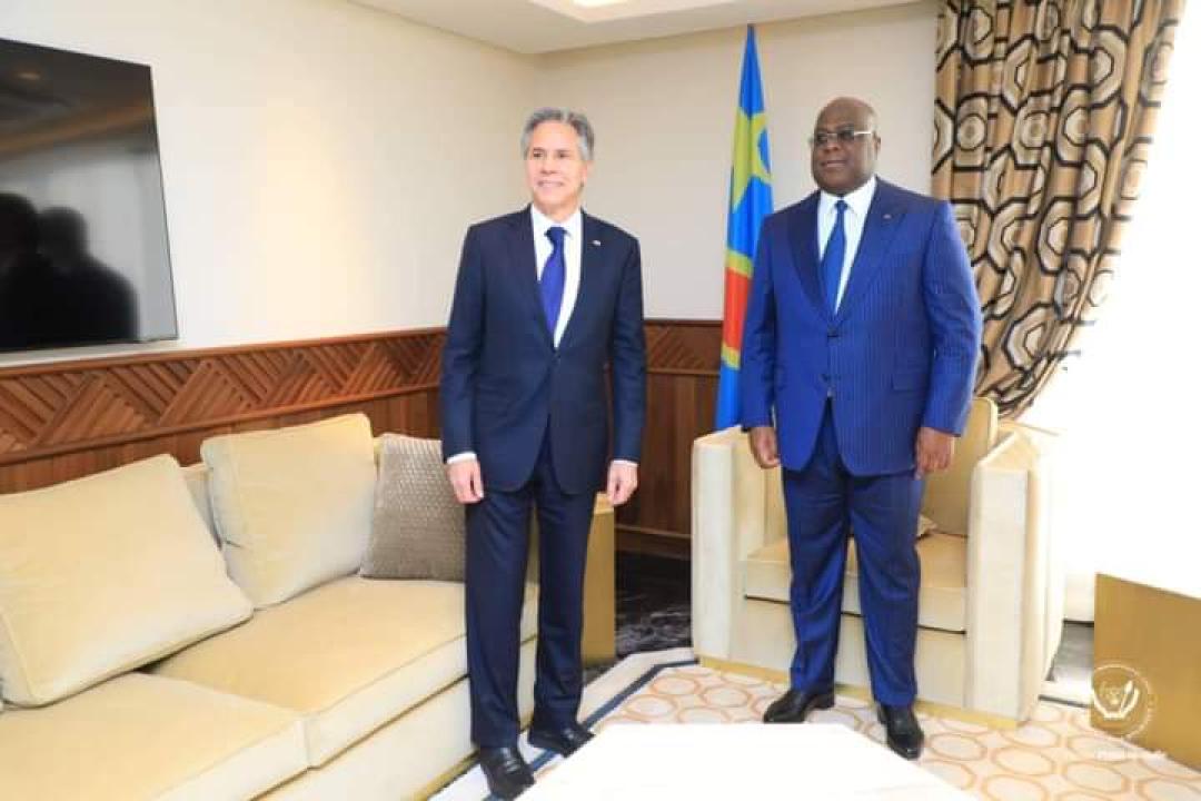 Félix Tshisekedi pose avec son hôte, le Secrétaire d'État américain Anthony Blinken après leur entrevu