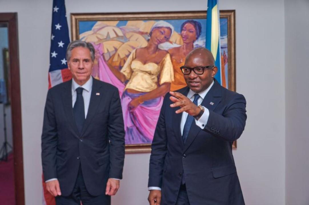 De gauche à droite, le secrétaire d'État américain Anthony Blinken et le premier ministre Sama Lukonde
