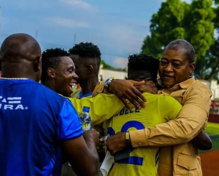 Les joueurs de Lupopo en pleine célébration d'un but avec un dirigeant du club. [Photo d'illustration]