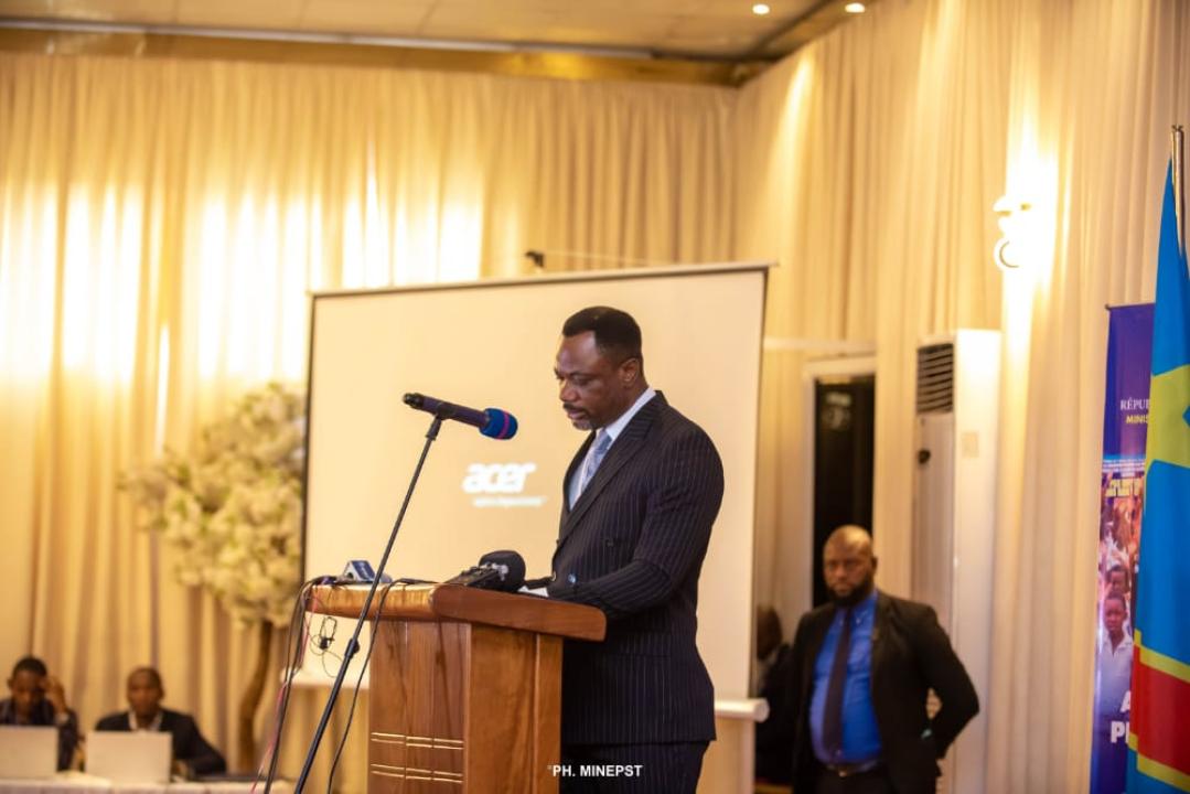 Le ministre Tony Mwaba lors de son discours d'ouverture de la Revue Annuelle des performances, édition 2022.