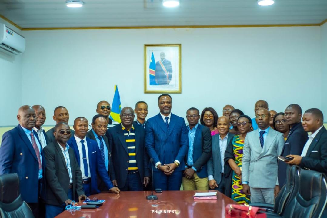 La délégation du SYNECAT autour du Ministre de l'EPST, Tony Mwaba