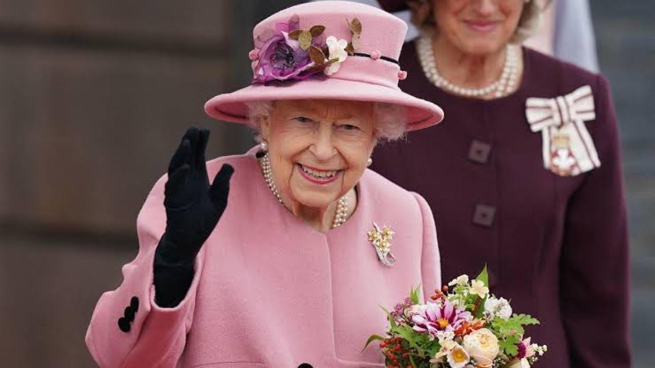  la Reine Elisabeth ll