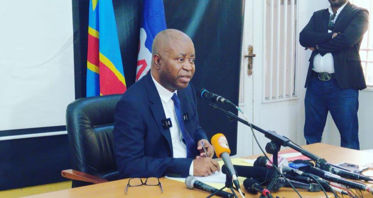 Adolphe Muzito, président de Nouvel élan lors d'un point de presse organisé à Kinshasa