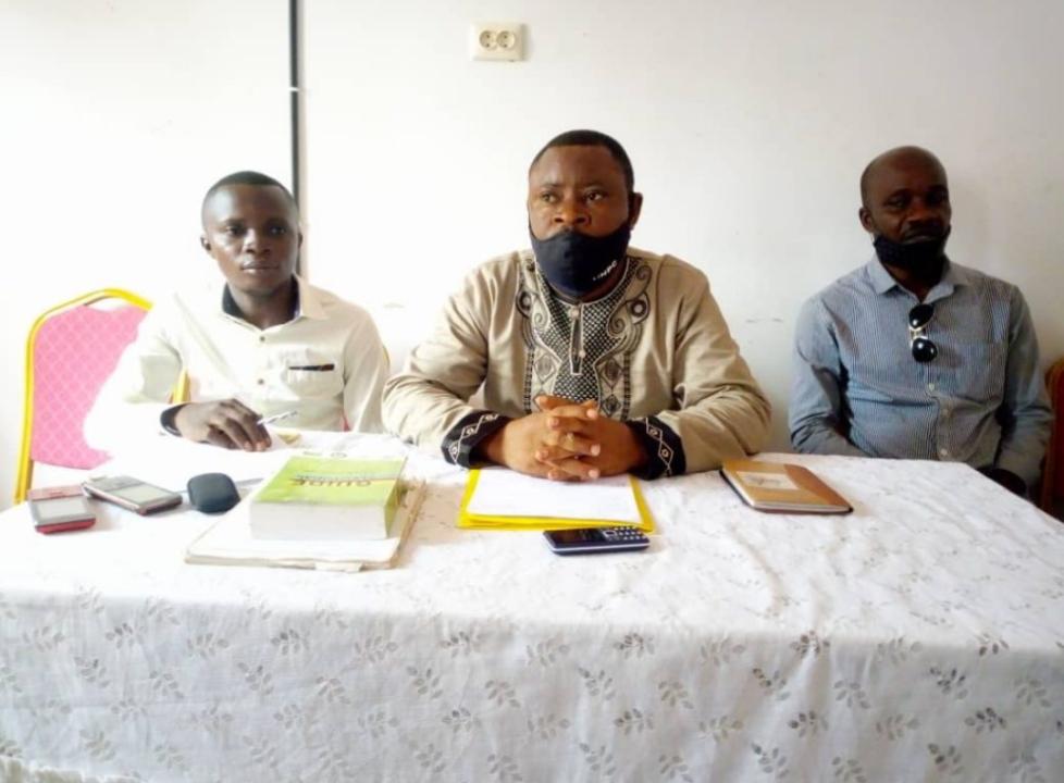 Le président Maclaurin Tshimanga Mbuyi lors d'une réunion avec les journalistes