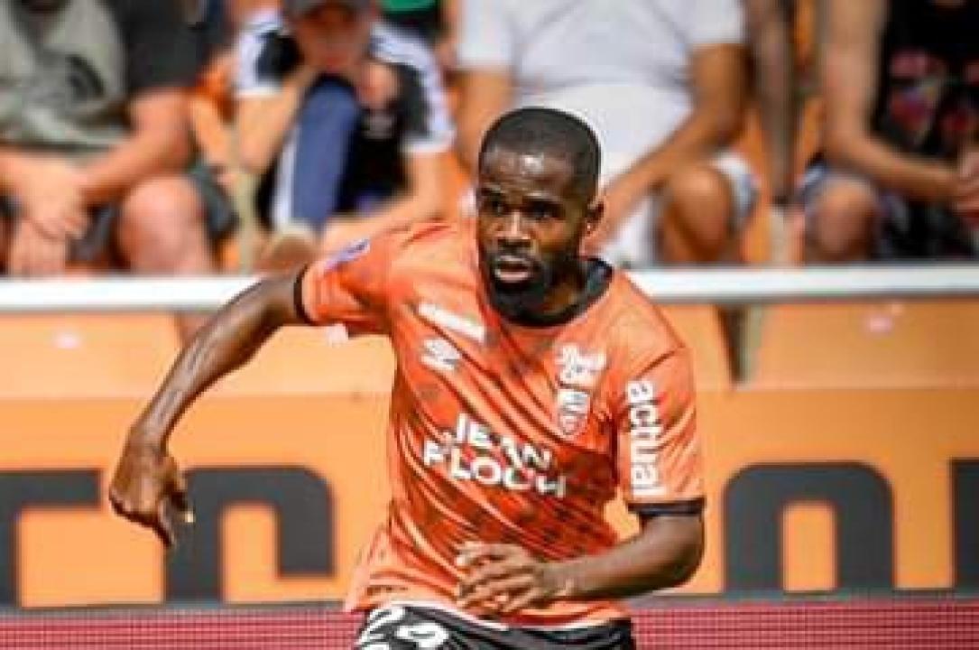 Gédéon Kalulu sous les couleurs du FC Lorient.
