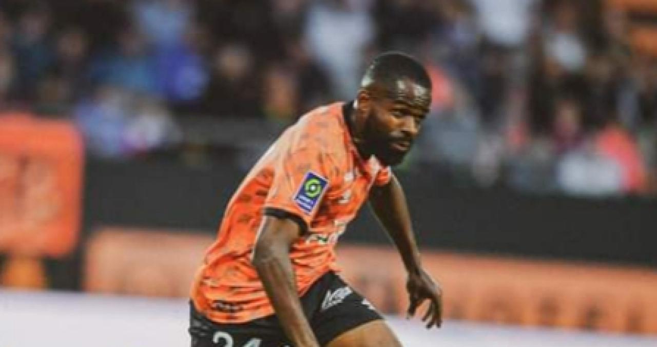 Gédéon Kalulu sous les couleurs du FC Lorient.