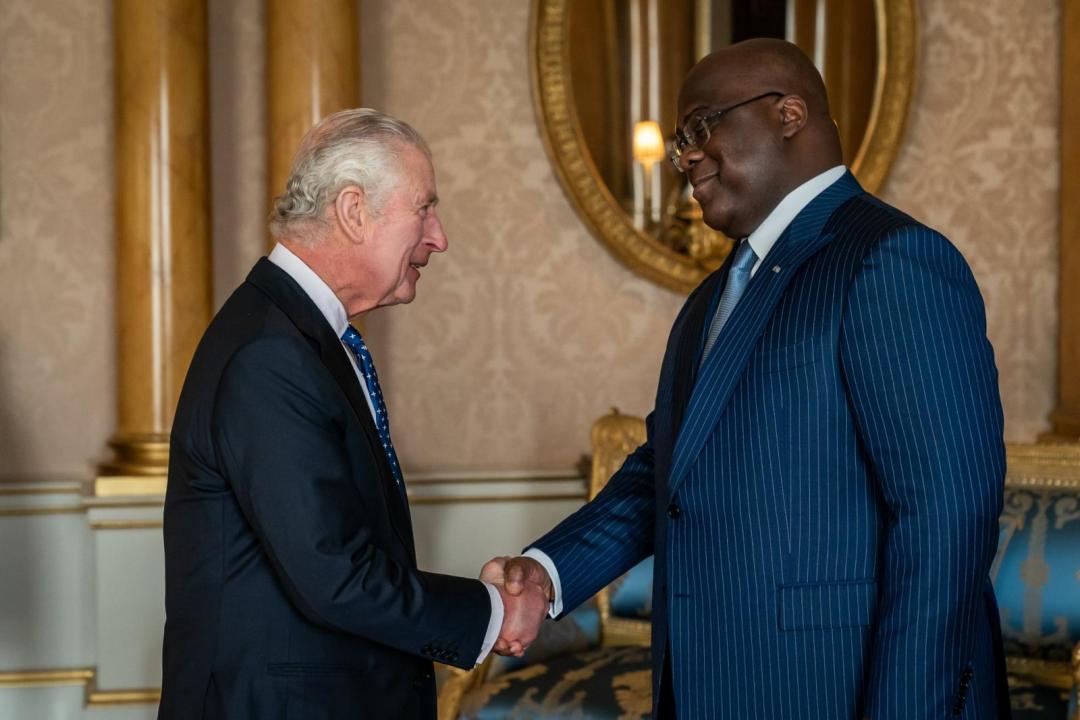 De gauche à droite, le Roi Charles III et le président Félix Tshisekedi à Londres