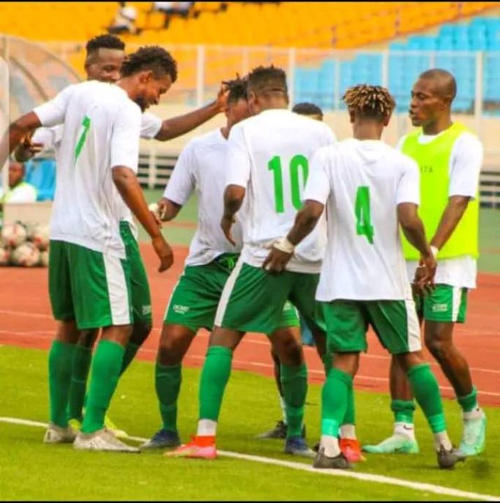 Célébration des joueurs du DCMP dans un match de la ligue nationale de football